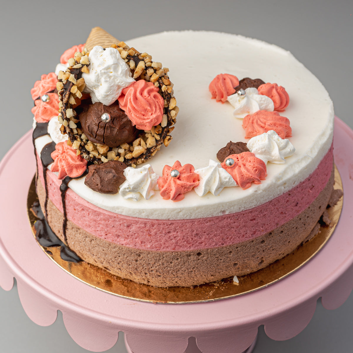 Tort śmietankowo-truskawkowy