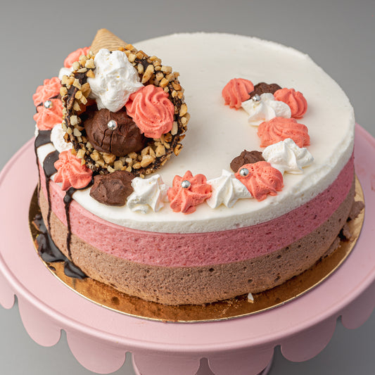 Tort śmietankowo-truskawkowy